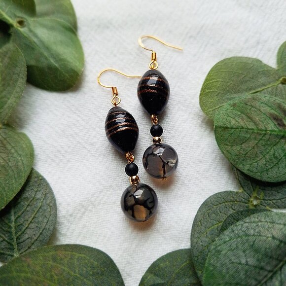 Spiderweb Agate Gold Earrings, Whimsigoth Crystal Earrings, Vintage Inspired - Picture 6 of 8